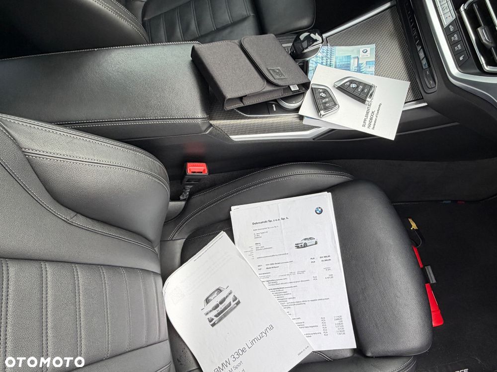BMW Seria 3 330e M Sport sport - 39