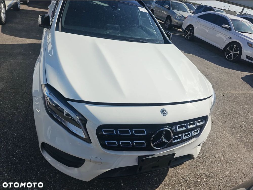 Mercedes-Benz GLA 250 4Matic 7G-DCT - 3