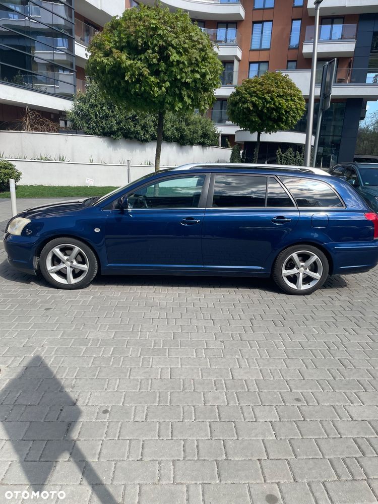 Toyota Avensis 2.0 VVT-i High - 2