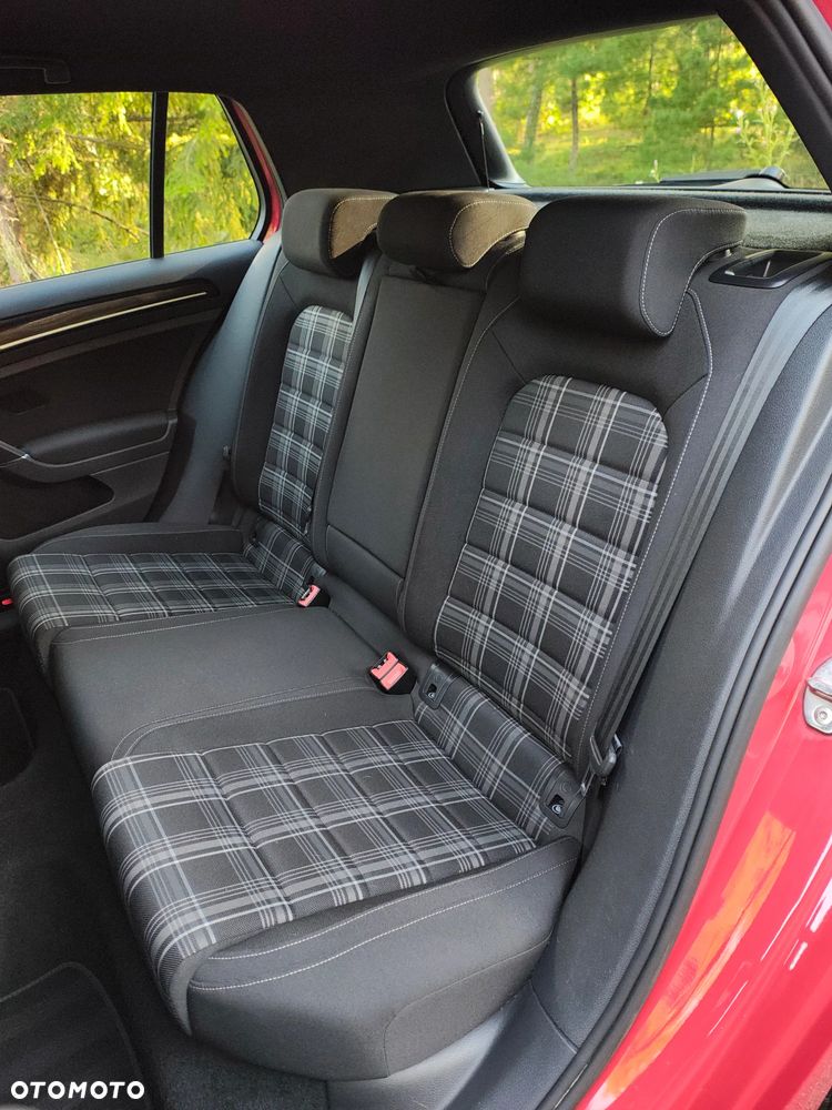 Volkswagen Golf - 33