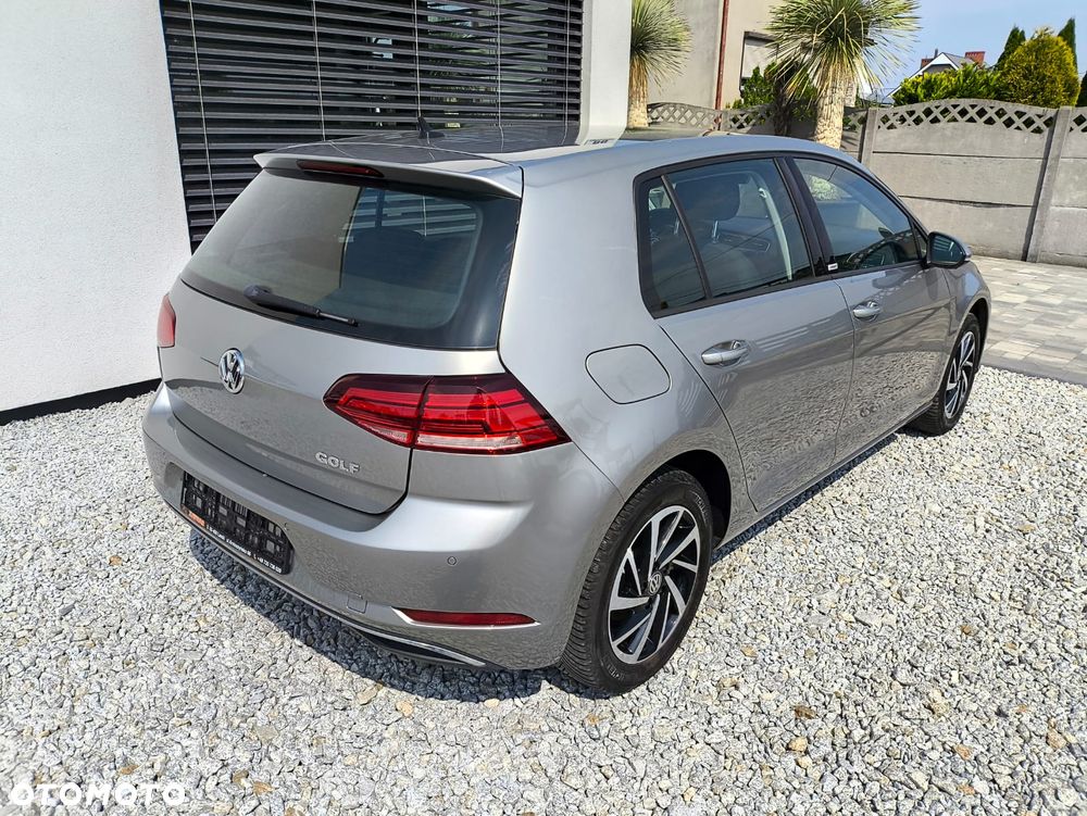 Volkswagen Golf - 6