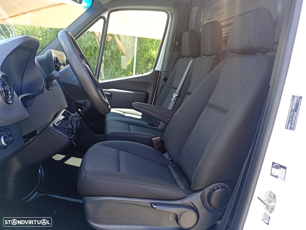 Mercedes-Benz SPRINTER - 32