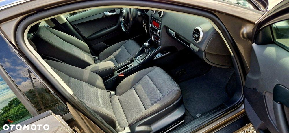 Audi A3 Sportback 1.6 TDI S tronic Attraction - 23