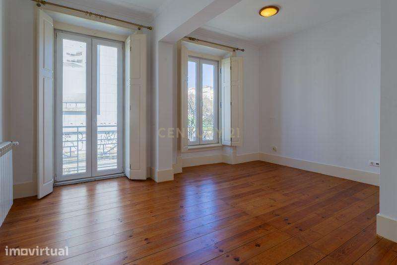 Apartamento T2 com 2 WC, Vista desafogada, Areeiro, Lisboa. Prédio com - Grande imagem: 5/49