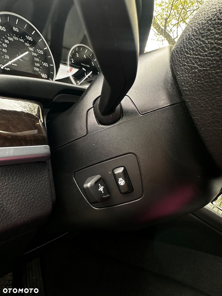 BMW Seria 5 528i xDrive - 14