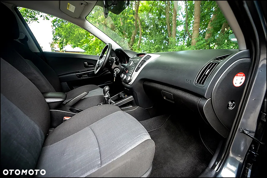 Kia Ceed - 30