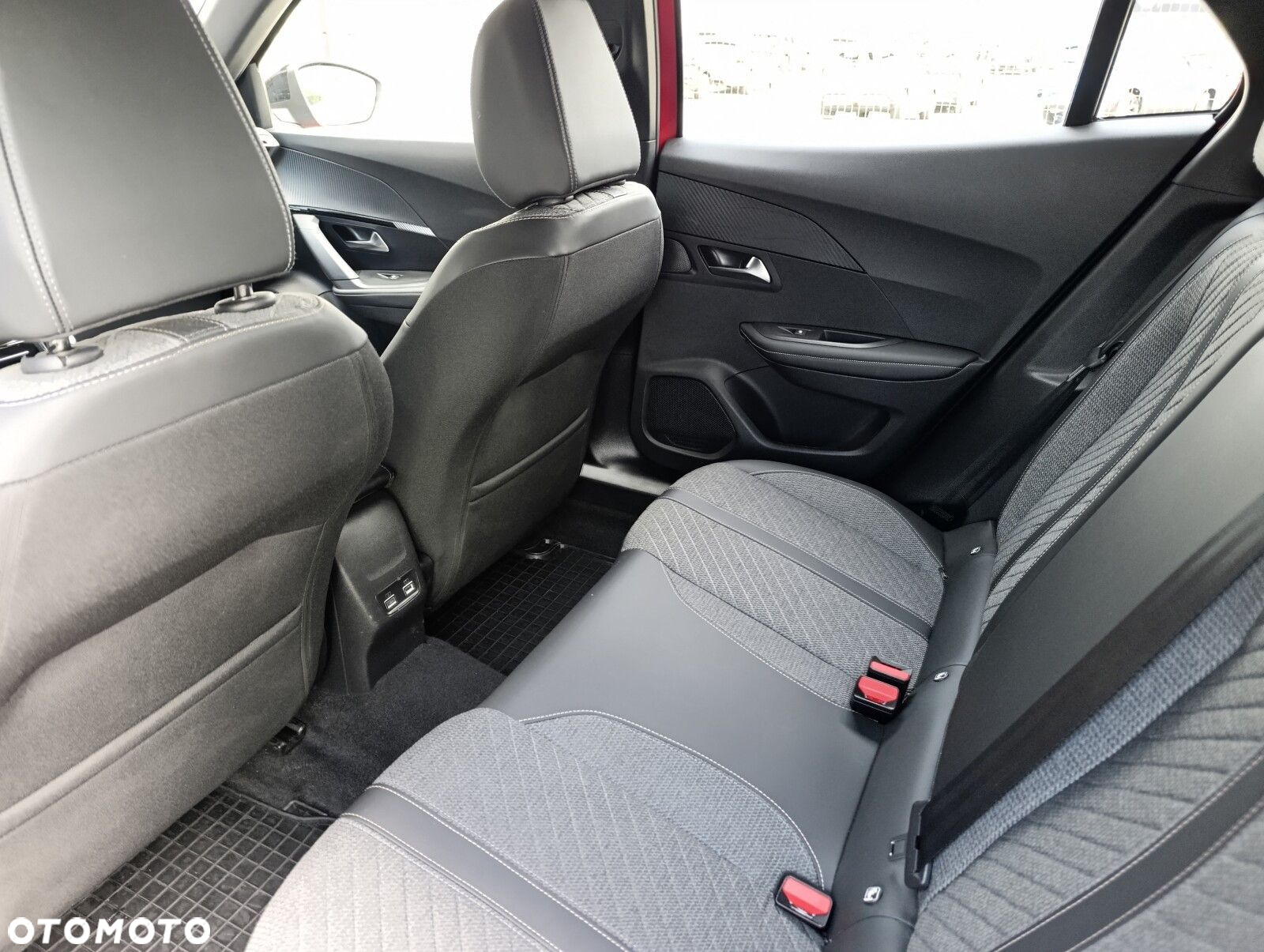 Peugeot 2008 PureTech 100 Allure S&S BVM6 - 21