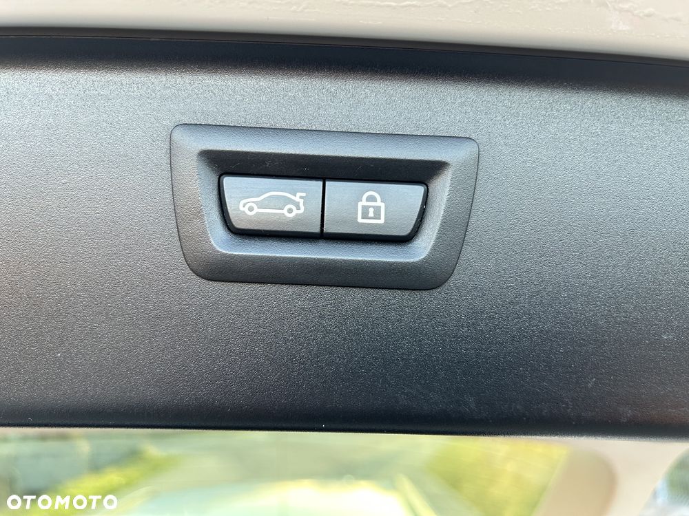 BMW Seria 5 520d xDrive Luxury Line - 17