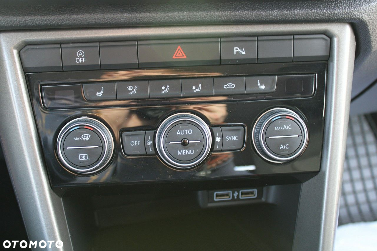 Volkswagen T-Roc - 29