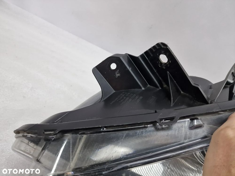 RENAULT CLIO 3 III LIFT 09-12 LEWA LAMPA PRZEDNIA PRZÓD SOCZEWKA , NR 260107046R , NR AUKCJI LA304 - 12