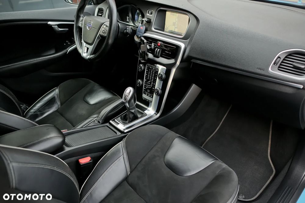 Volvo V40 D3 R-Design - 25