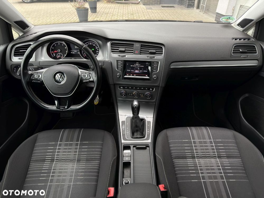 Volkswagen Golf - 18