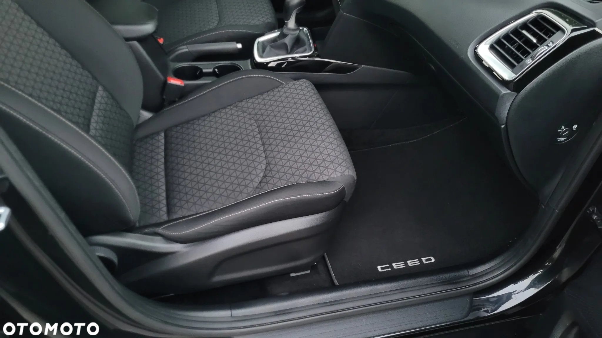 Kia Ceed - 22