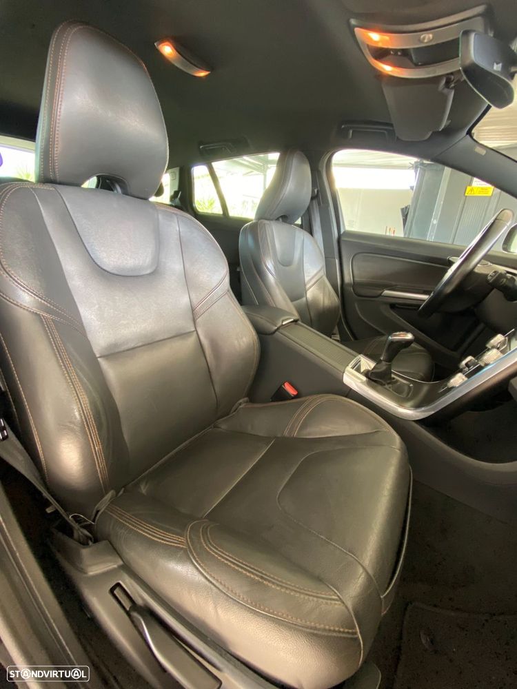 Volvo V60 Cross Country 2.0 D4 Pro - 26