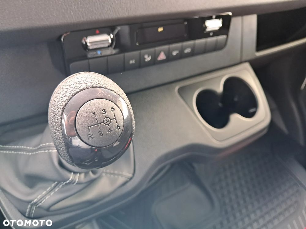 Mercedes-Benz Sprinter - 25