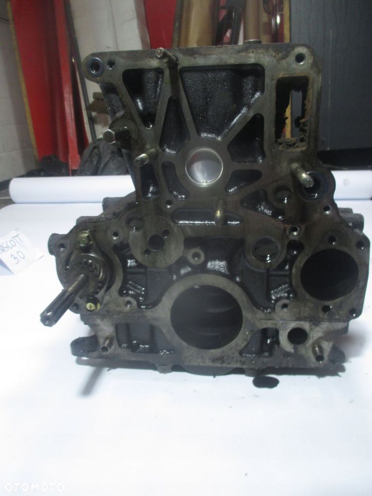 blok silnika renault mascott 3.0 zd3 03-10 lekkie wżery - 5
