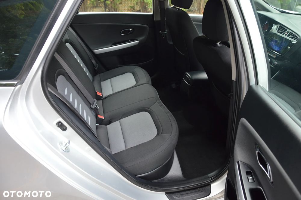 Kia Ceed - 36