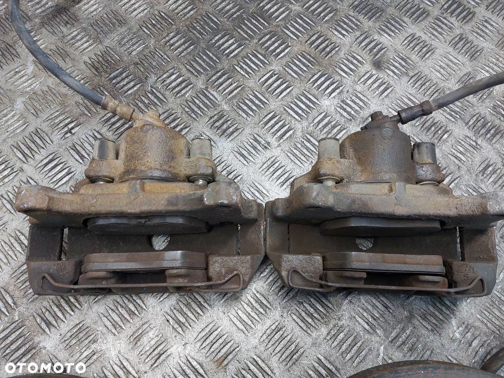 TARCZE HAMULCOWE PRZÓD + KLOCKI + ZACISKI VOLKSWAGEN PASSAT B6 1.9 TDI - 4