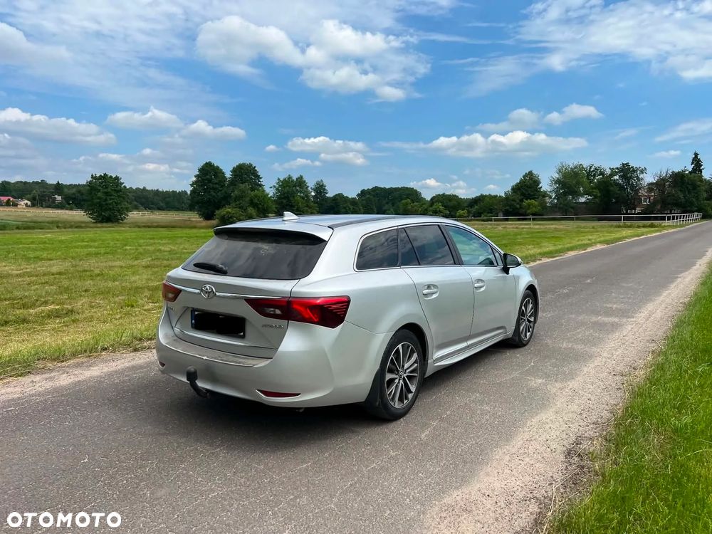 Toyota Avensis 2.0 D-4D Premium - 17