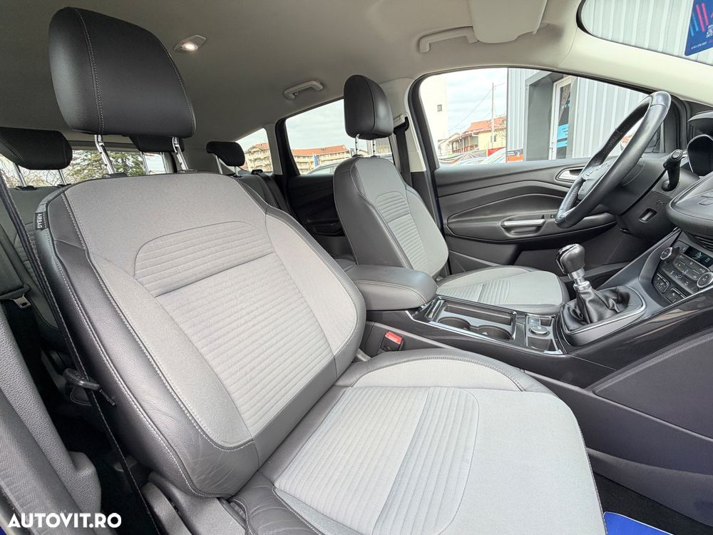 Ford Kuga 1.5 EcoBoost 2x4 Titanium - 13