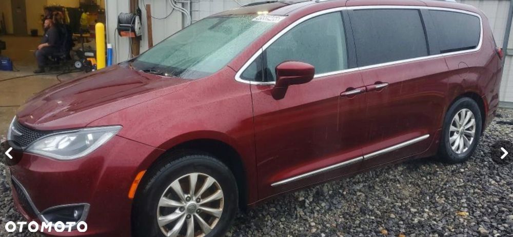 Chrysler Pacifica - 1