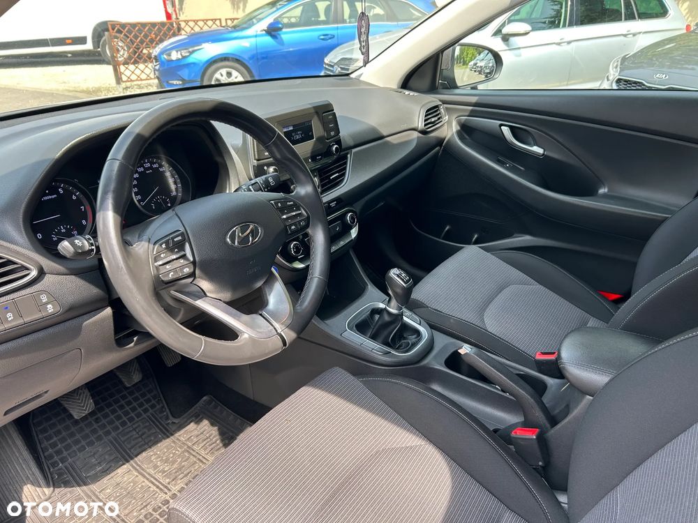 Hyundai i30 1.5 DPI Classic + - 5