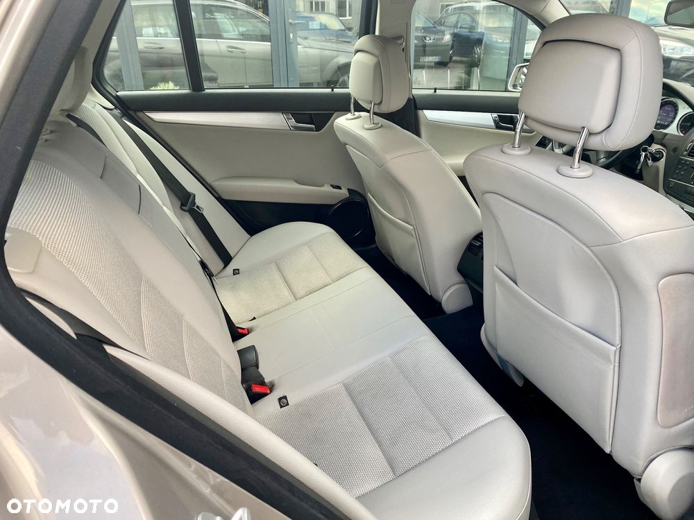 Mercedes-Benz Klasa C 200 CDI DPF Automatik Avantgarde - 24