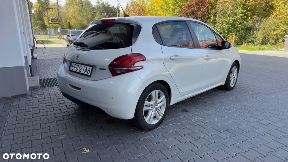 Peugeot 208 - 6