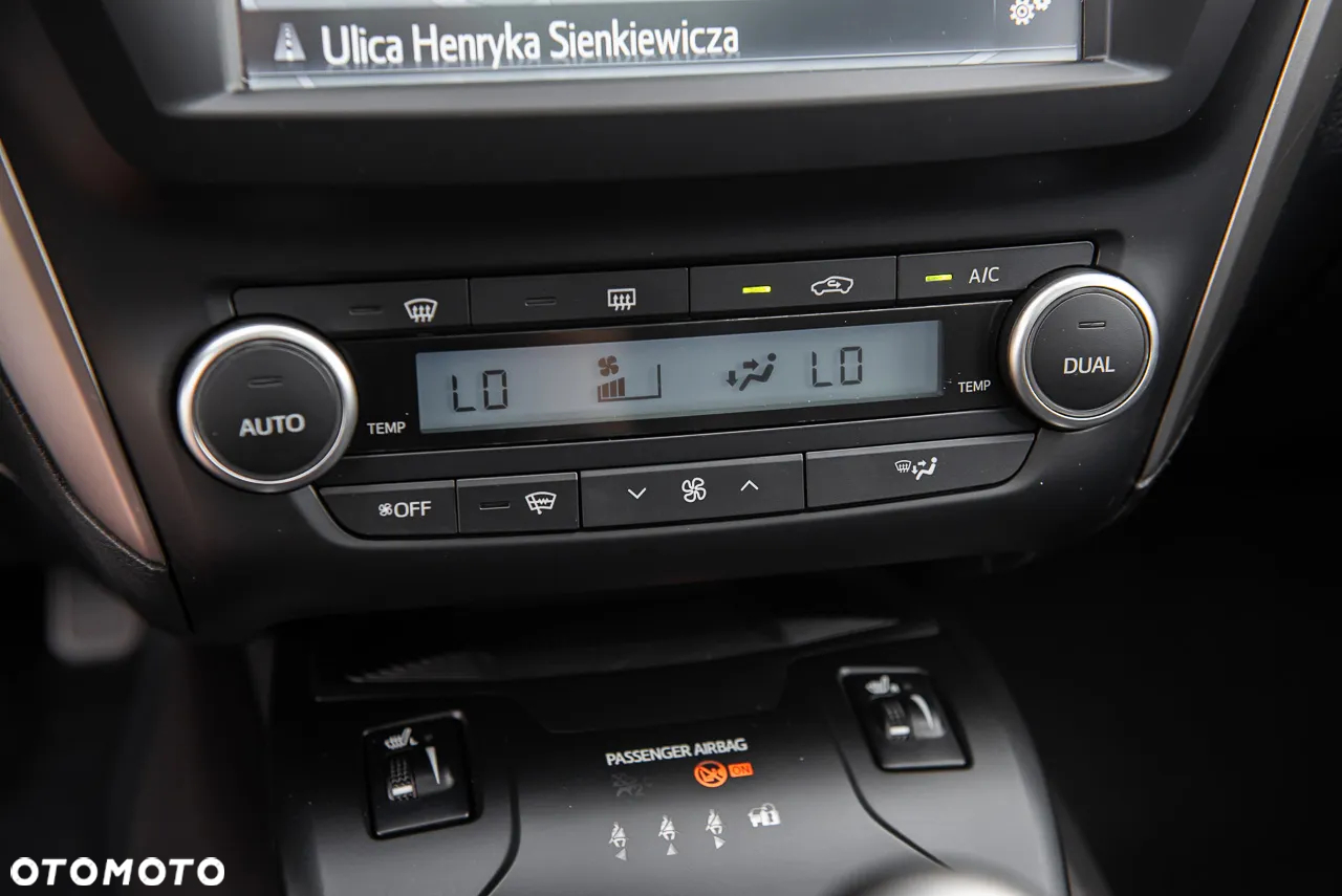 Toyota Avensis Touring Sports 2.0 D-4D Executive - 23