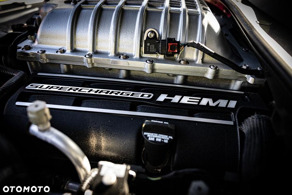 Dodge Challenger - 17