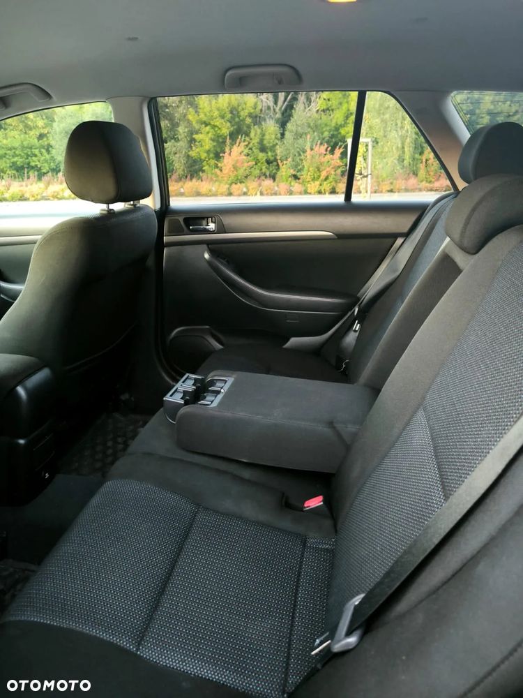 Toyota Avensis - 9