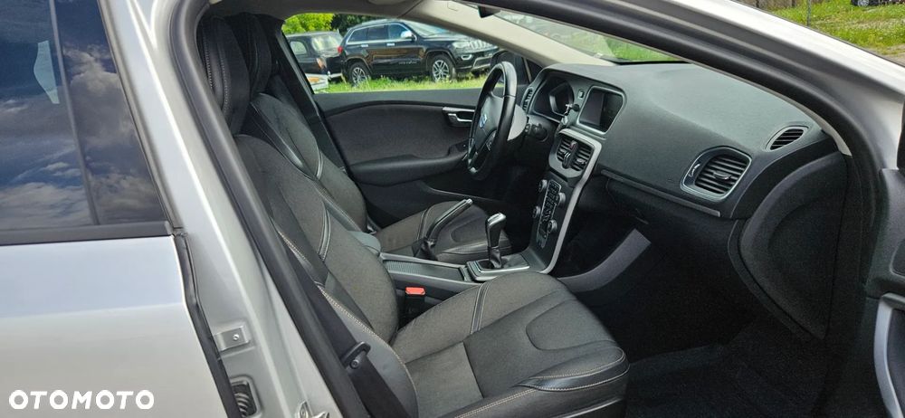 Volvo V40 Cross Country - 24