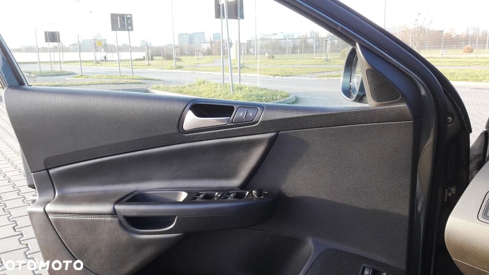 Volkswagen Passat 2.0 TDI DPF Highline - 9