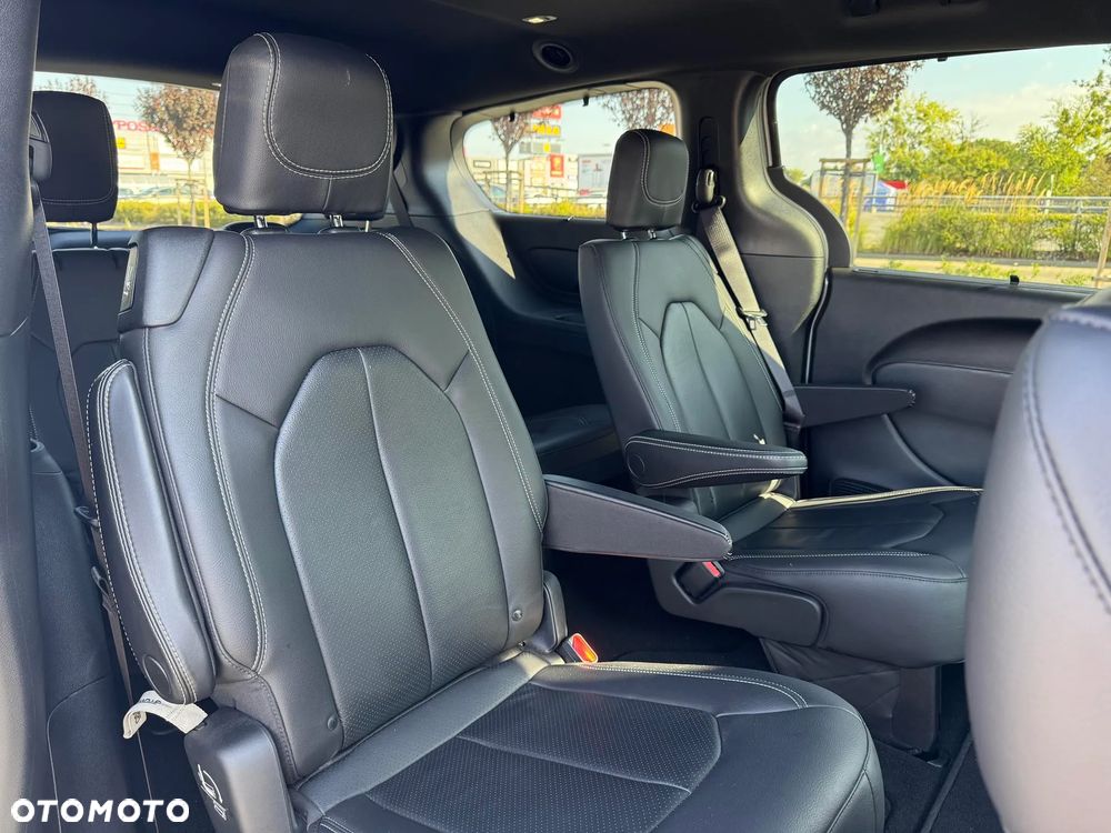 Chrysler Pacifica - 15