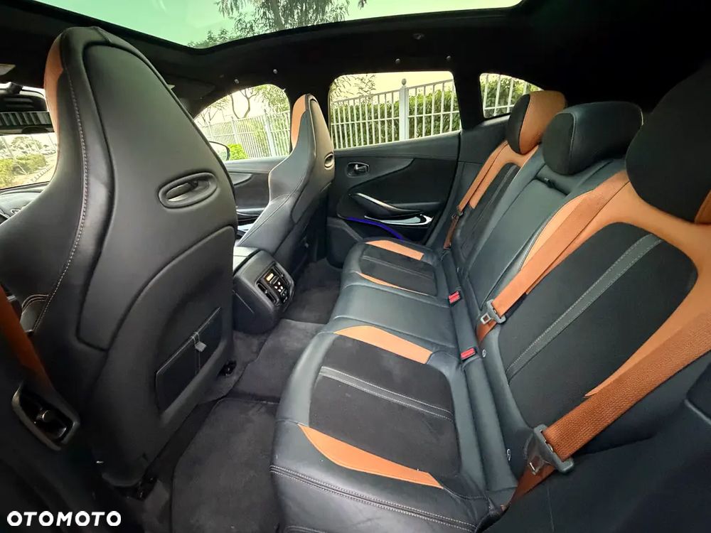 Aston Martin DBX - 14