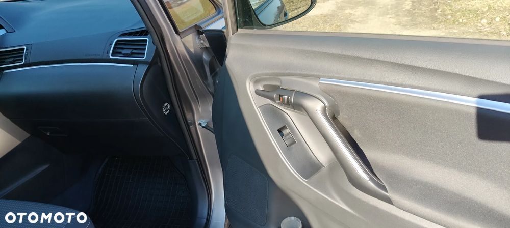 Toyota Corolla Verso - 34