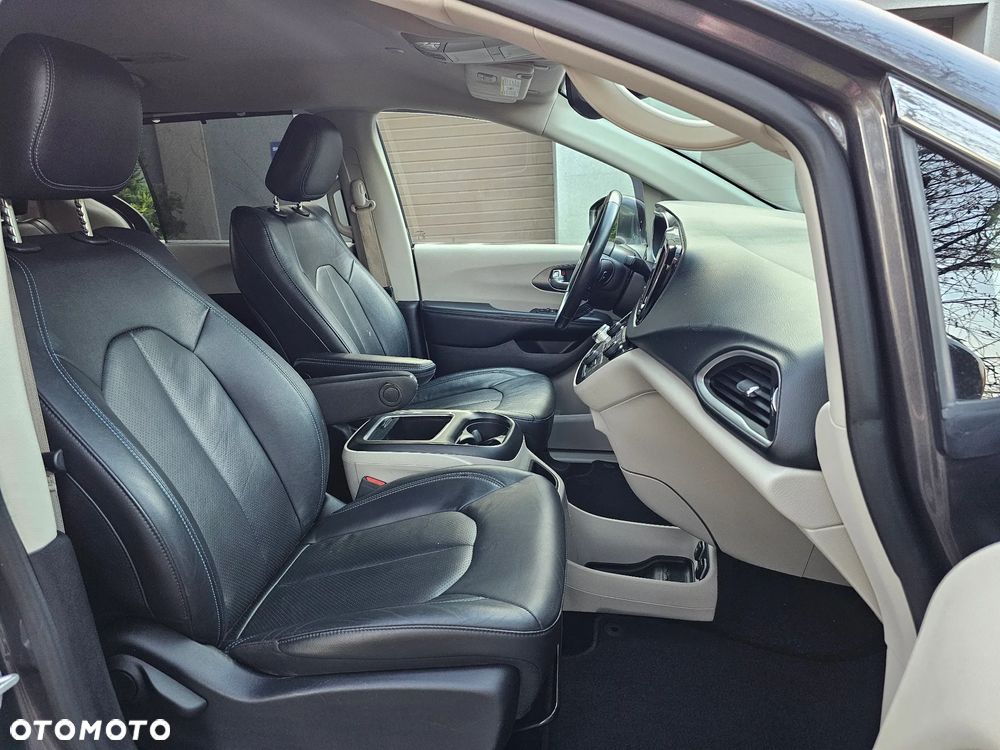 Chrysler Pacifica - 13