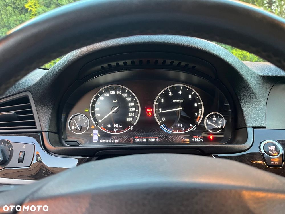 BMW Seria 5 528i xDrive - 7