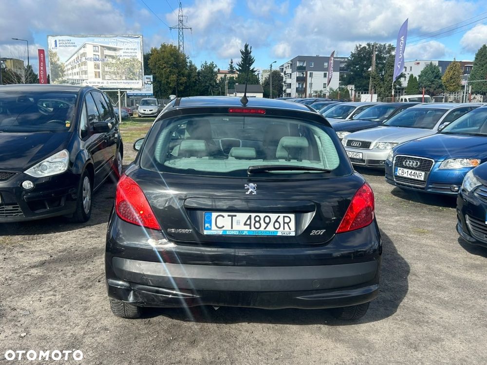 Peugeot 207 - 1