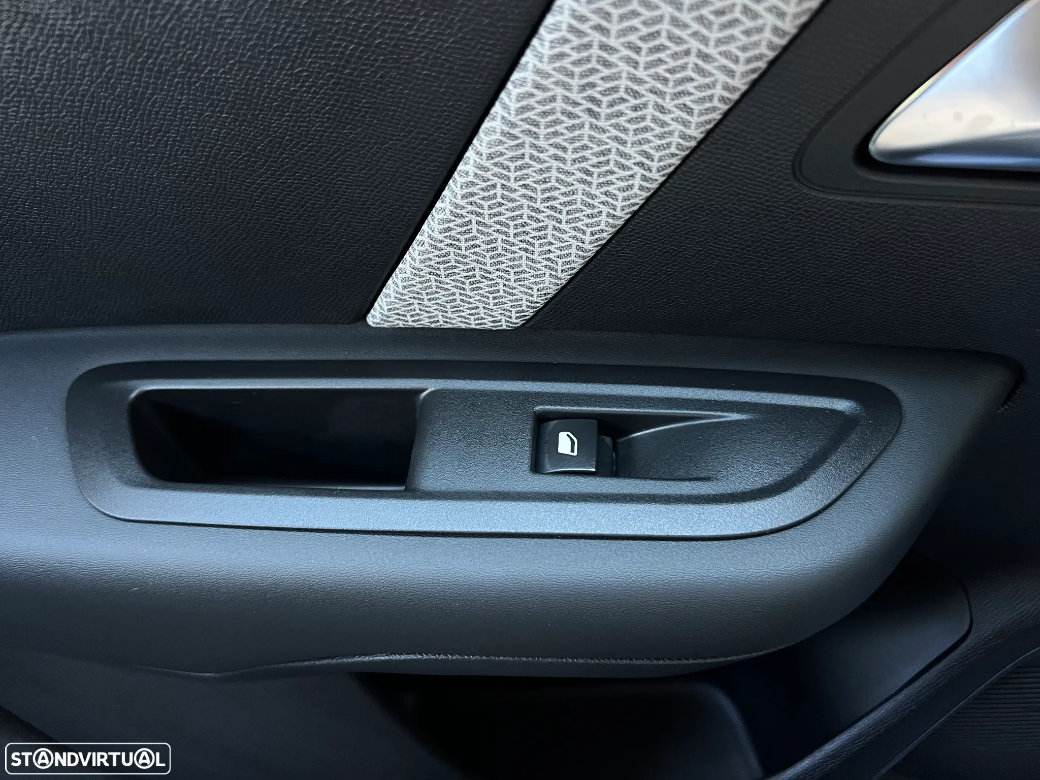 Citroën C4 X 1.2 PureTech Plus EAT8 - 29