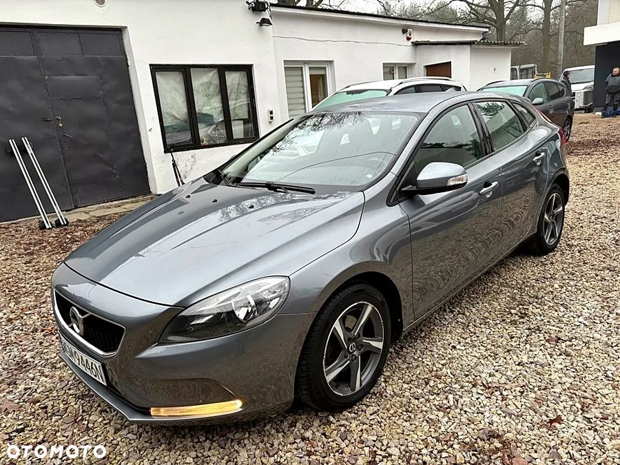 Volvo V40 D2 Momentum - 1