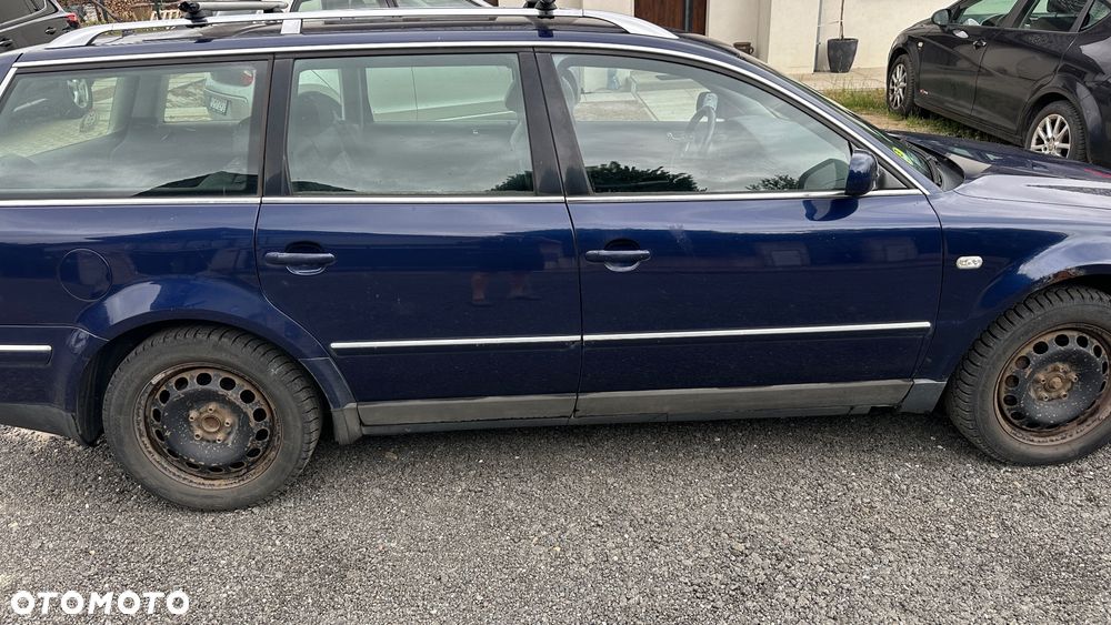 Volkswagen Passat 1.9 TDI Highline - 11