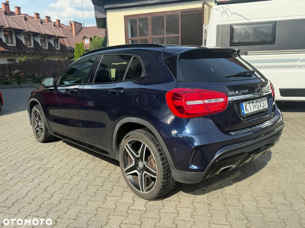 Mercedes-Benz GLA 250 4-Matic - 6