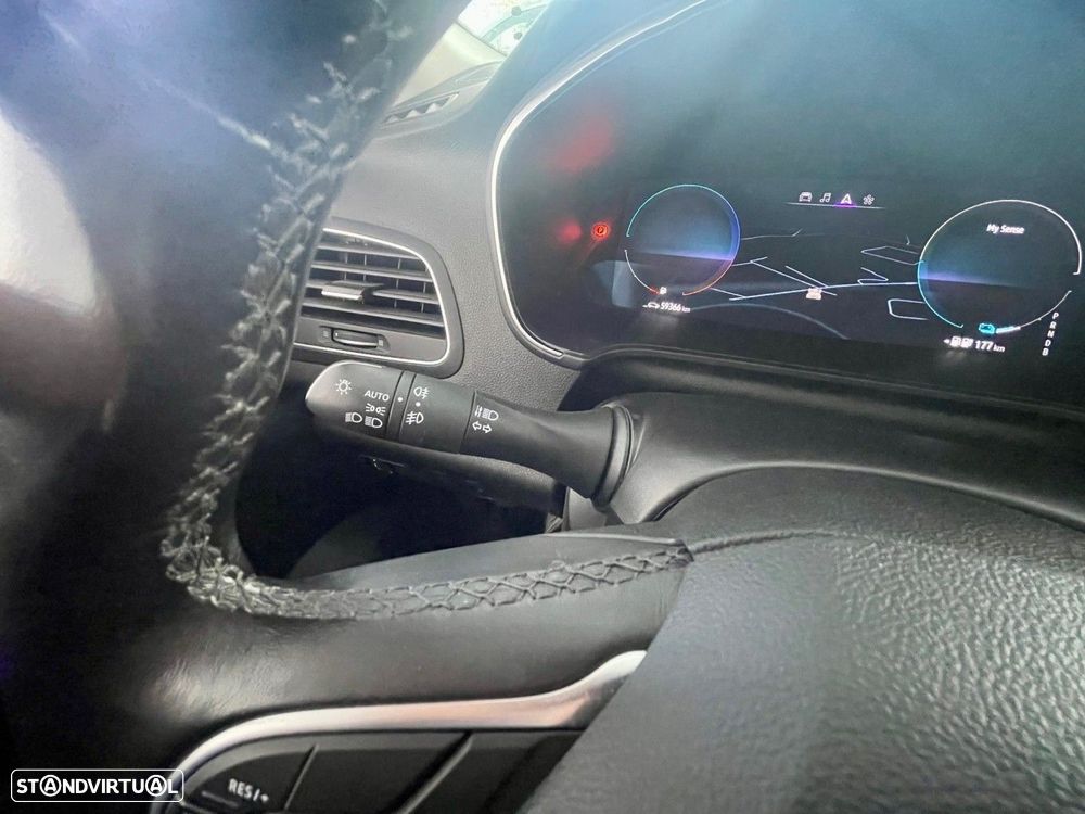 Renault Mégane Sport Tourer E-TECH Plug-in 160 INTENS - 18