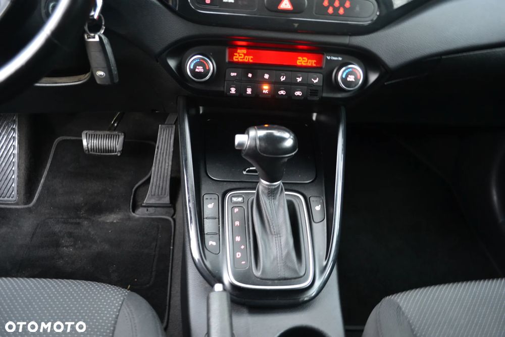 Kia Carens 1.7 CRDi Business Line 7os 7DCT - 19