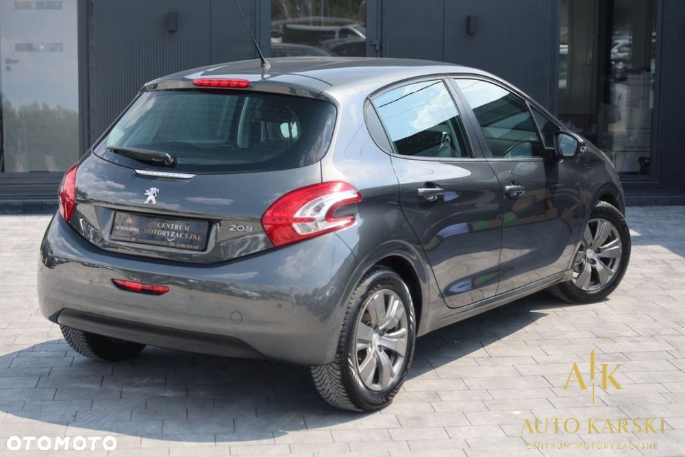 Peugeot 208 - 8