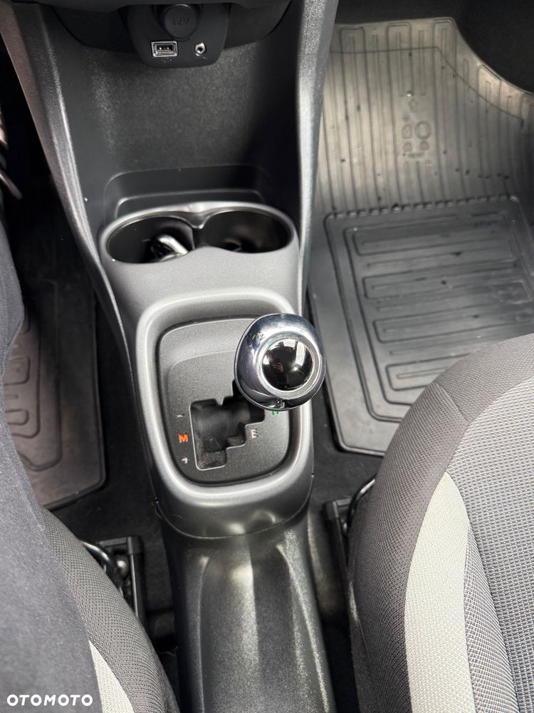 Toyota Aygo x.shift x-play connect - 5