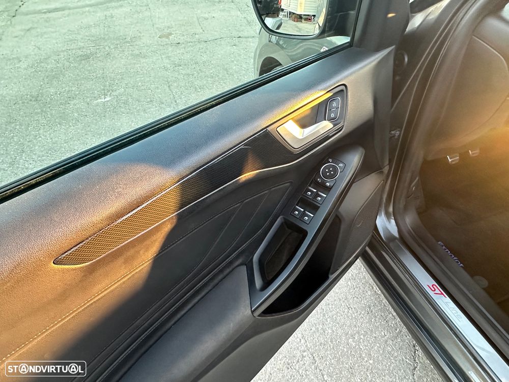 Ford Focus 1.0 EcoBoost MHEV ST-Line - 28