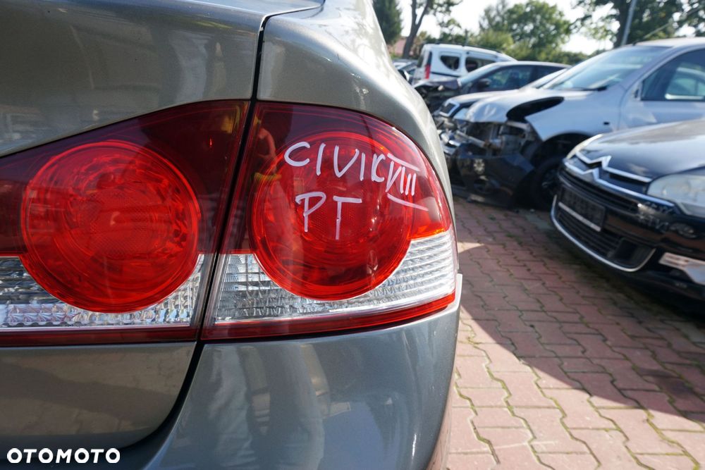 LAMPA TYLNA PRAWA CIVIC VIII SEDAN 33501-SNB-G01 HONDA 2006-2010 - 2