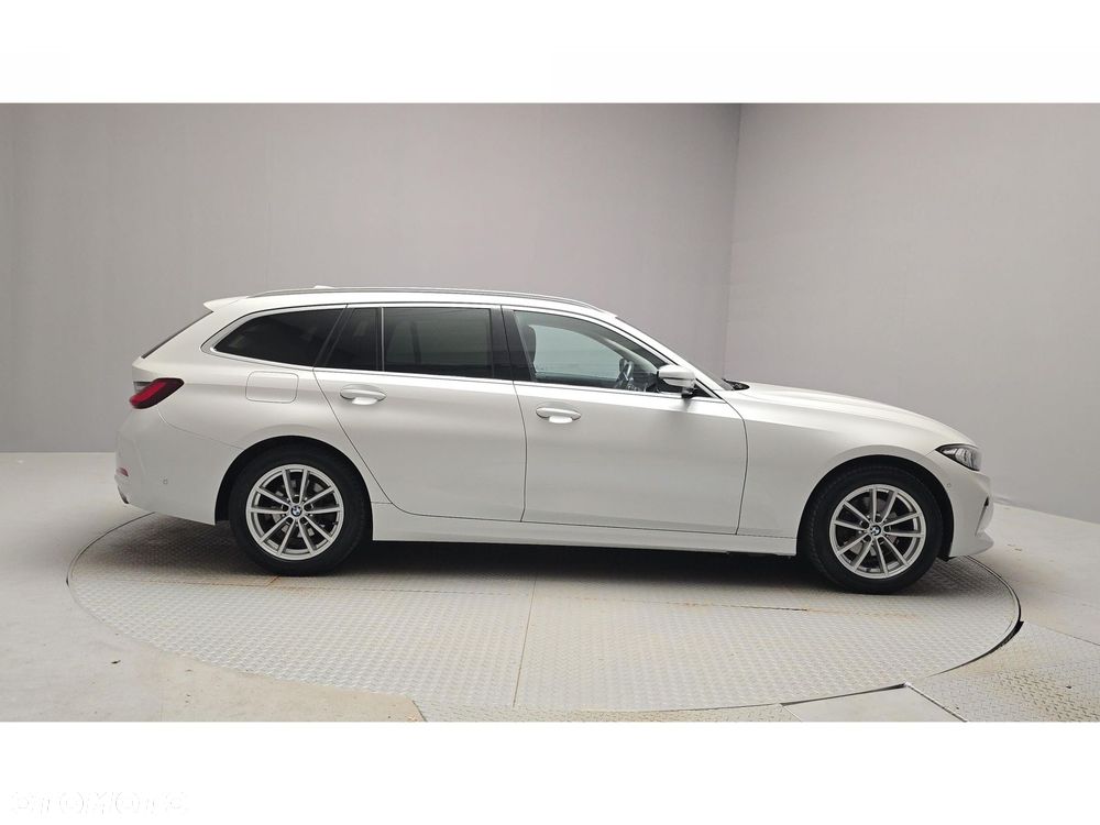 BMW Seria 3 320d xDrive mHEV M Sport - 6